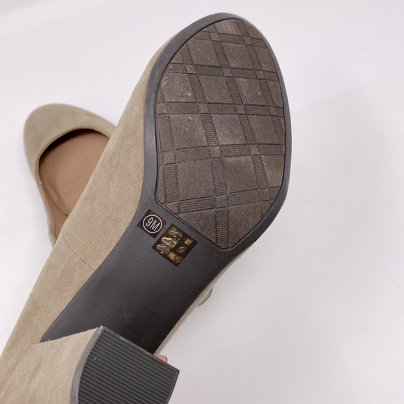 Chinese Laundry Beige Heels - NEVER WORN - BRAND NEW - Picture 2 of 4